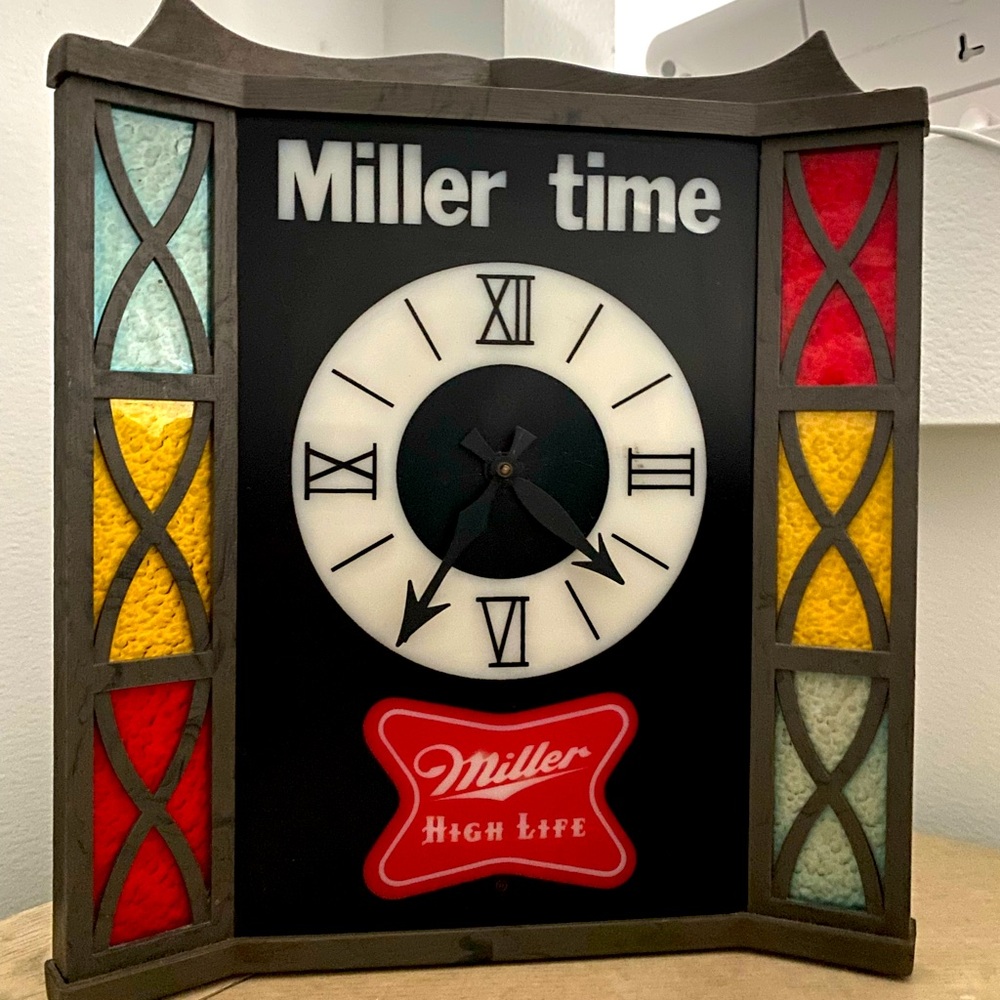 MILLER HIGH LIFE/Sign Clock/1970's vintage light up clock. Works